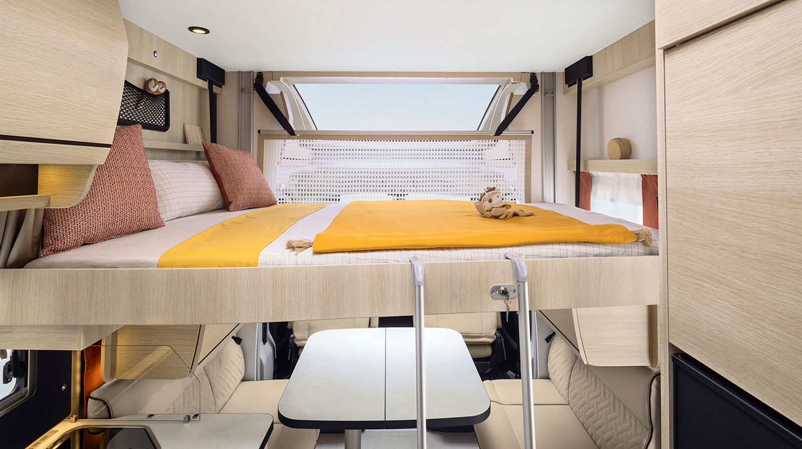 FOTOGRAFÍAS EN EL INTERIOR RAPIDO Autocaravana 686F