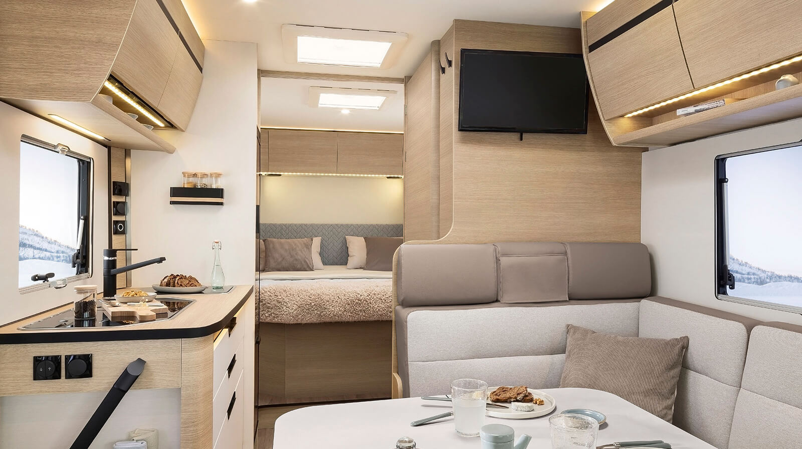 FOTOGRAFÍAS EN EL INTERIOR RAPIDO Autocaravana 850F