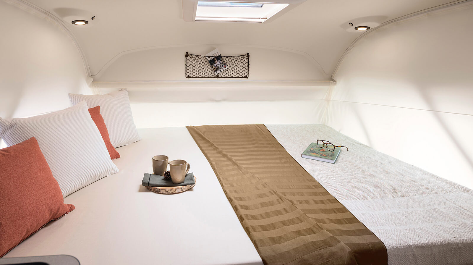 FOTOGRAFÍAS EN EL INTERIOR RAPIDO Autocaravana 854F