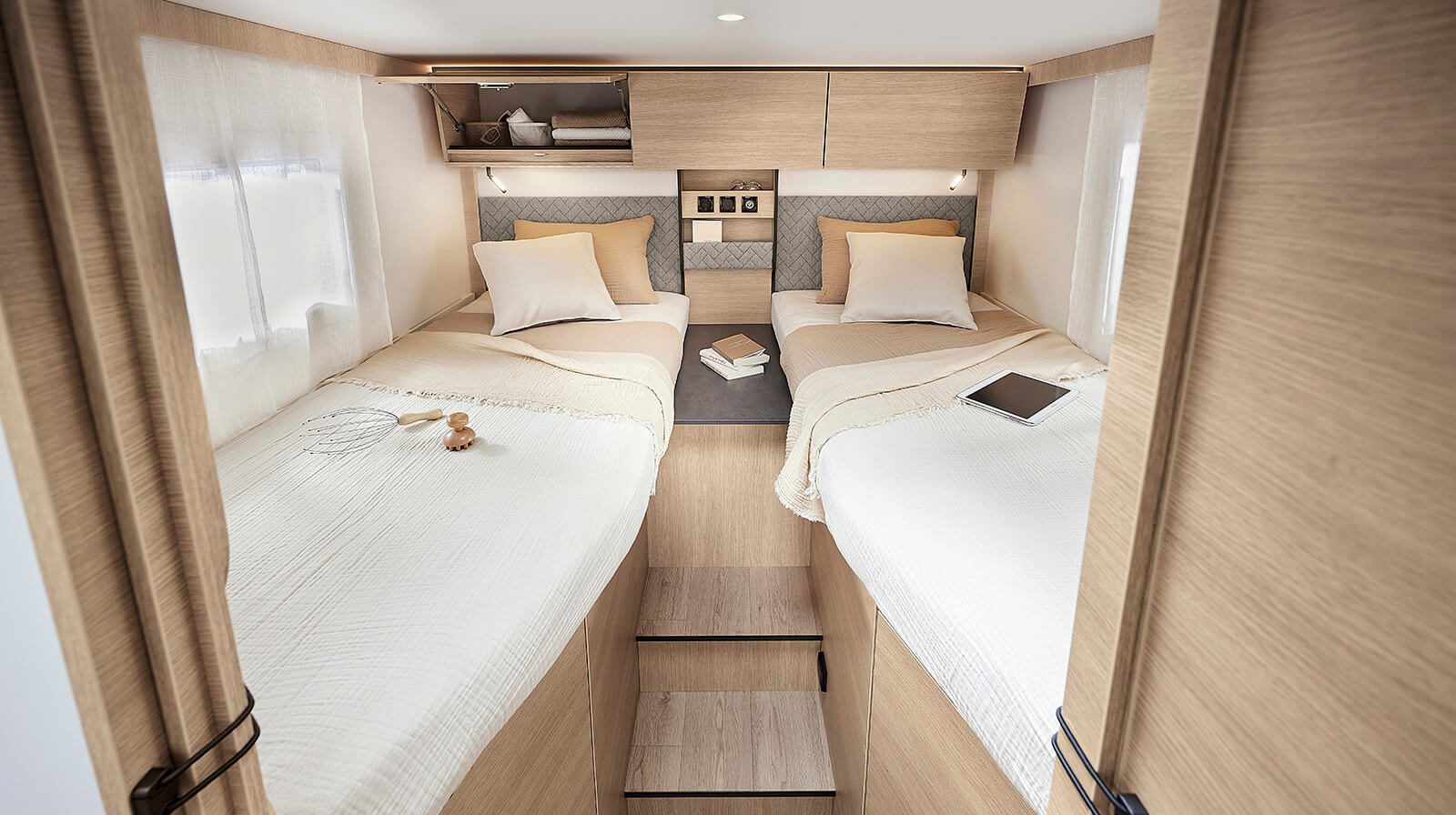 FOTOGRAFÍAS EN EL INTERIOR RAPIDO Autocaravana C66