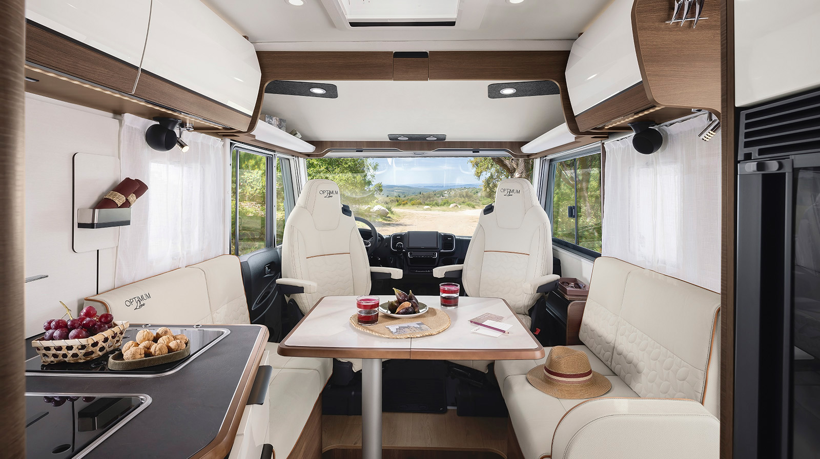 FOTOGRAFÍAS EN EL INTERIOR RAPIDO Autocaravana C66i