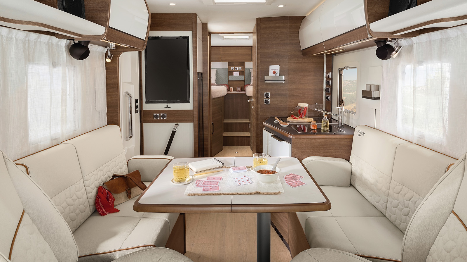 FOTOGRAFÍAS EN EL INTERIOR RAPIDO Autocaravana C66i