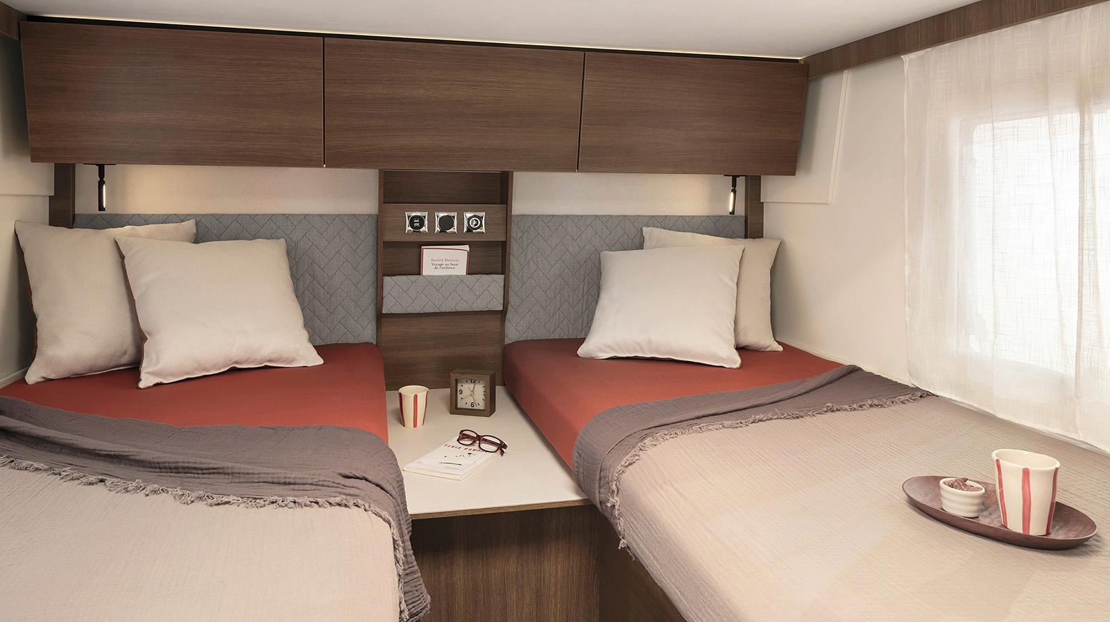 FOTOGRAFÍAS EN EL INTERIOR RAPIDO Autocaravana C66i