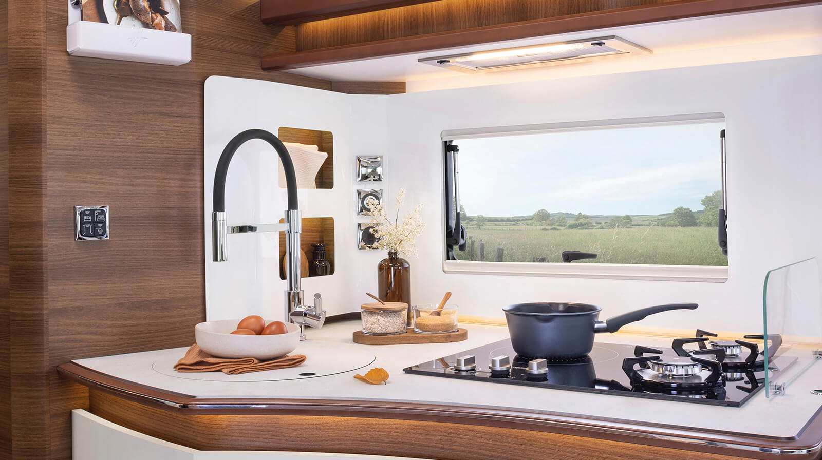 FOTOGRAFÍAS EN EL INTERIOR RAPIDO Autocaravana i166M
