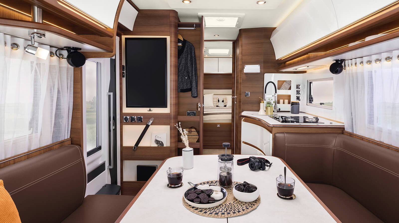 FOTOGRAFÍAS EN EL INTERIOR RAPIDO Autocaravana i196M