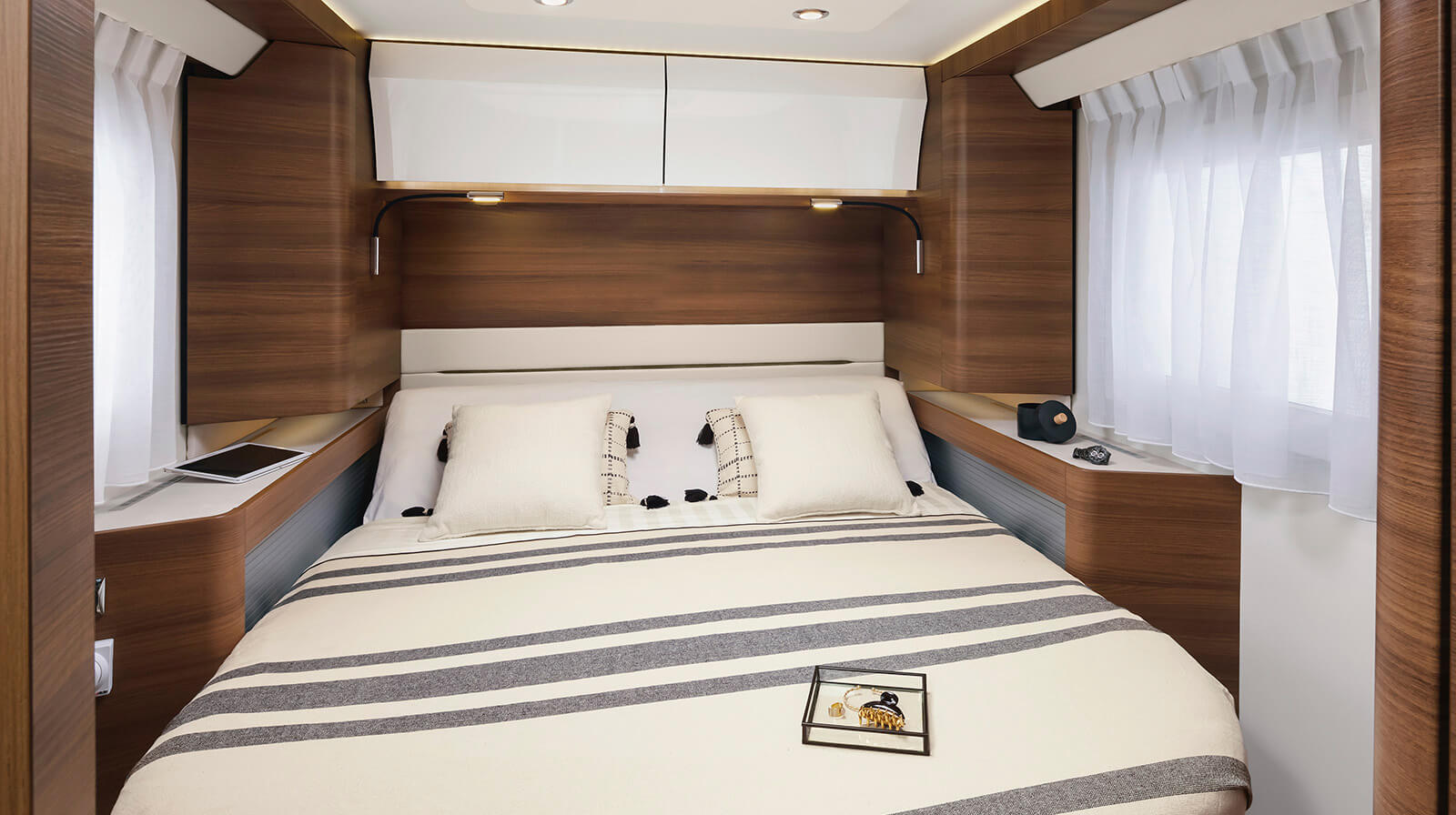 FOTOGRAFÍAS EN EL INTERIOR RAPIDO Autocaravana i196M
