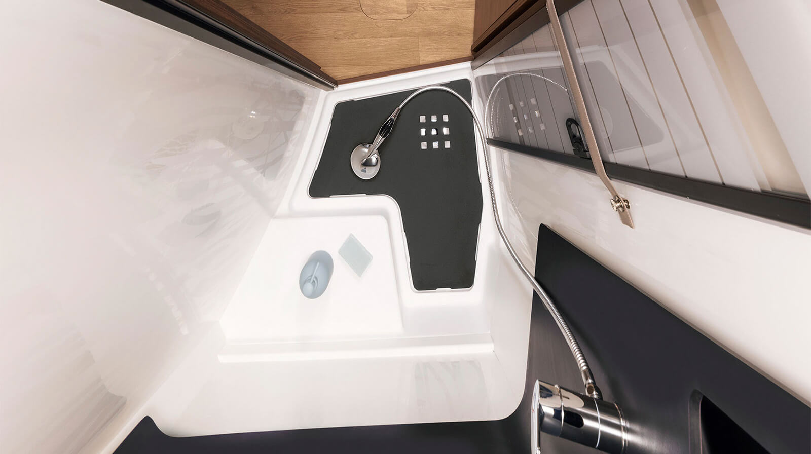 FOTOGRAFÍAS EN EL INTERIOR RAPIDO Autocaravana i66M ALDE
