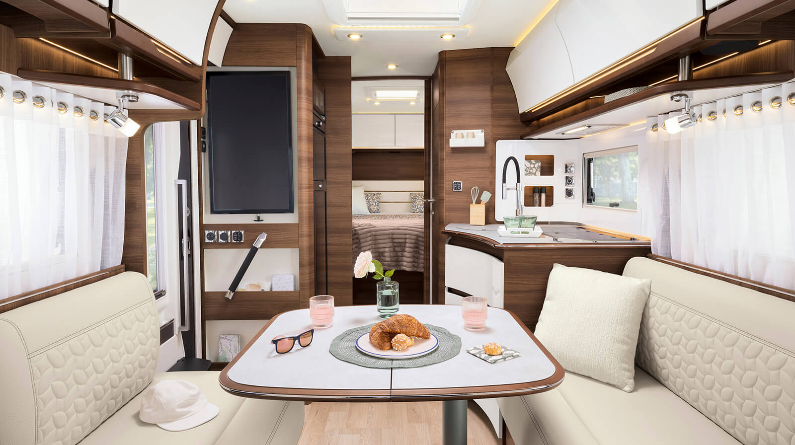 FOTOGRAFÍAS EN EL INTERIOR RAPIDO Autocaravana i96M
