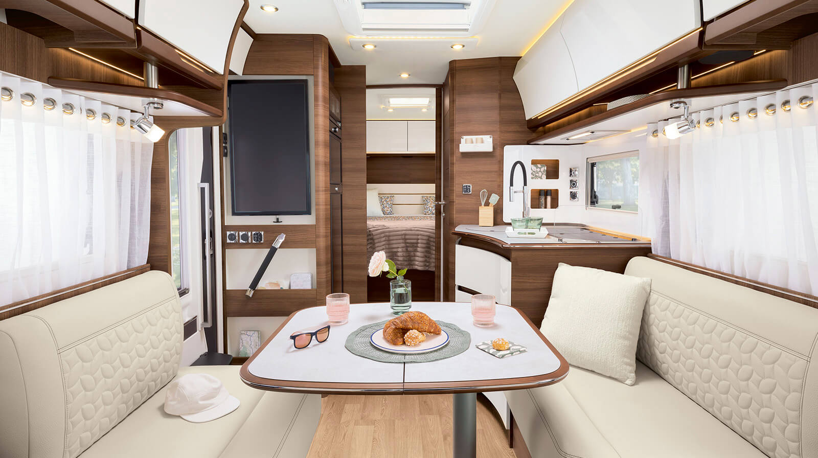 FOTOGRAFÍAS EN EL INTERIOR RAPIDO Autocaravana i96M ALDE