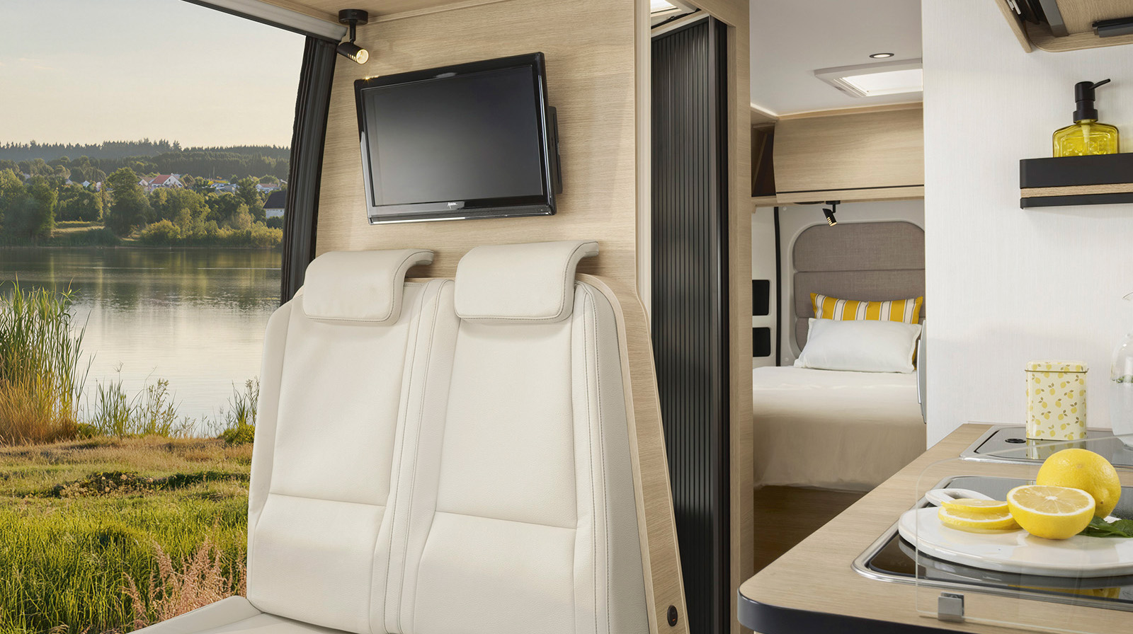 FOTOGRAFÍAS EN EL INTERIOR RAPIDO Autocaravana V64