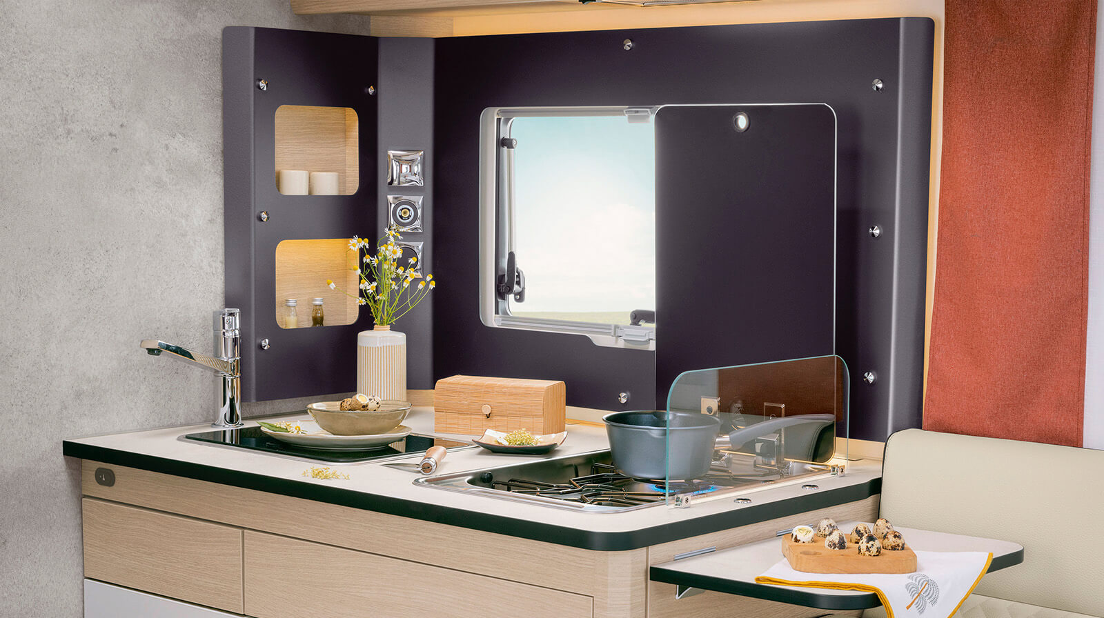 FOTOGRAFÍAS EN EL INTERIOR RAPIDO Autocaravana 606F