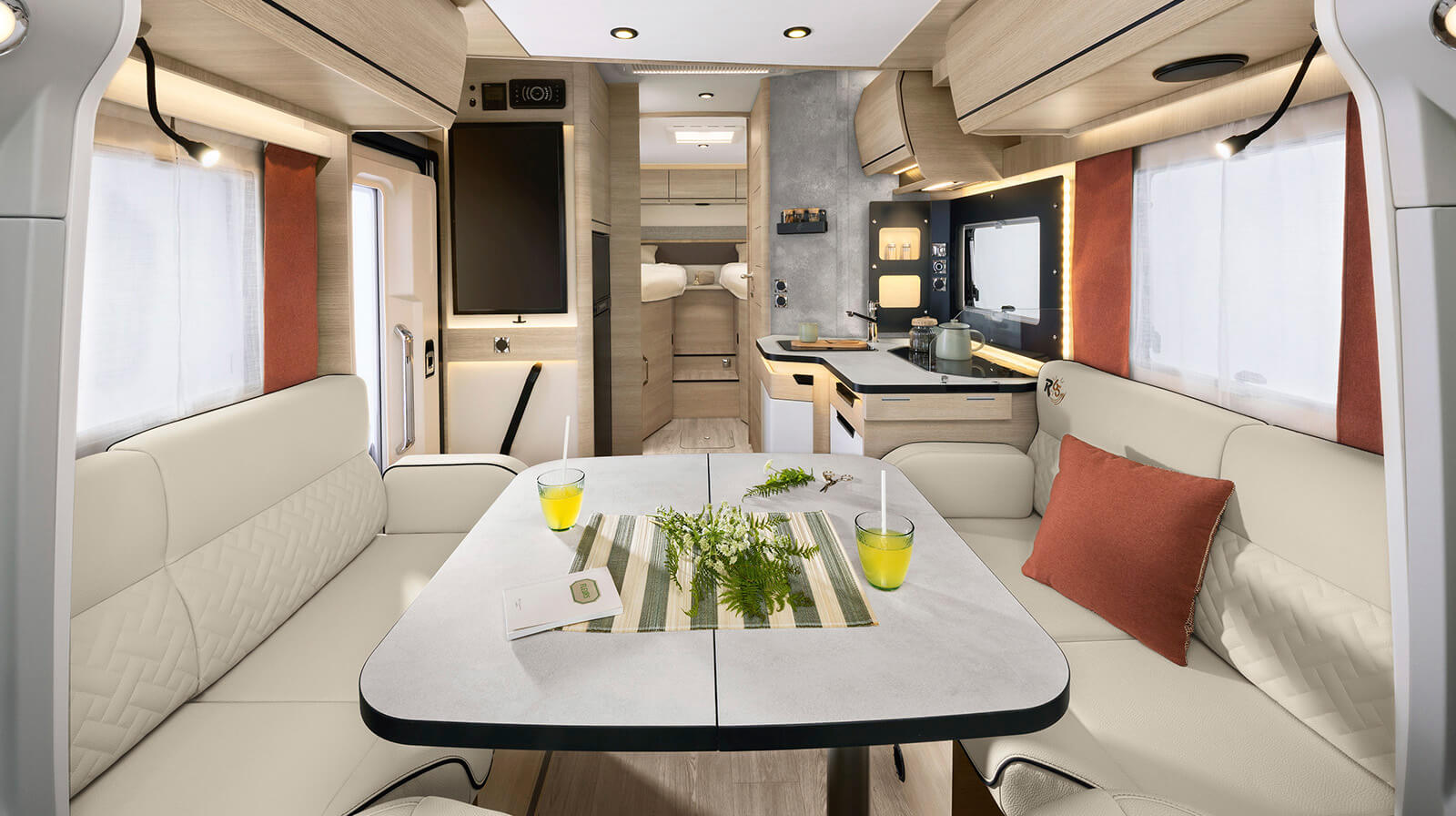 FOTOGRAFÍAS EN EL INTERIOR RAPIDO Autocaravana 666F