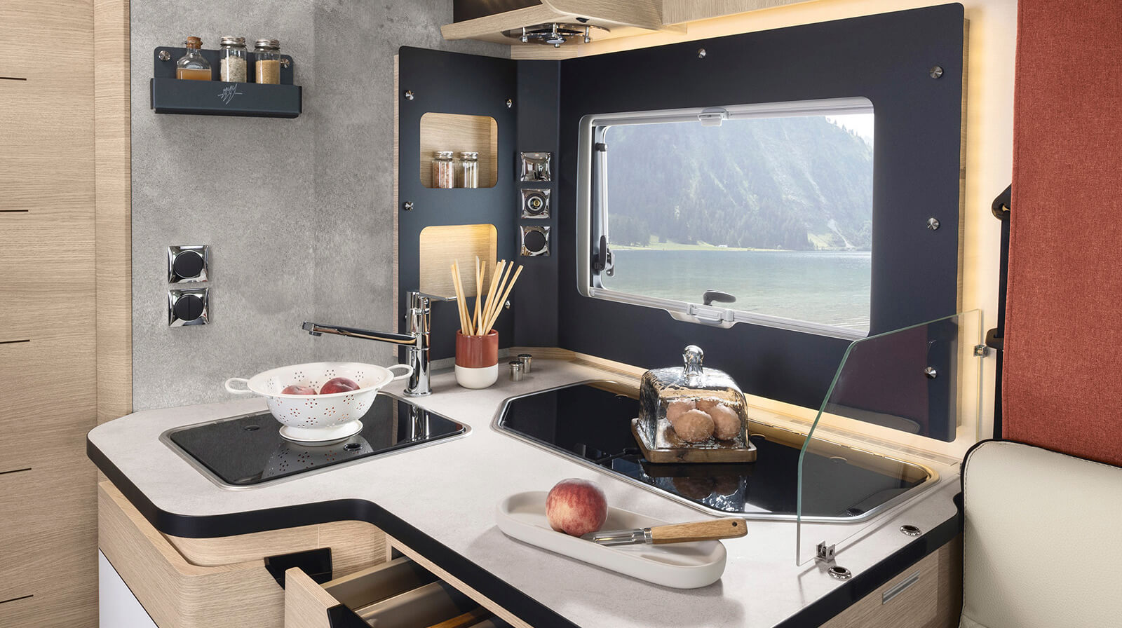 FOTOGRAFÍAS EN EL INTERIOR RAPIDO Autocaravana 686F