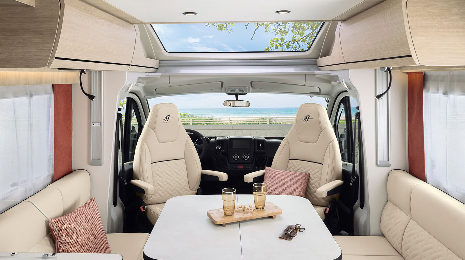 FOTOGRAFÍAS EN EL INTERIOR RAPIDO Autocaravana 686F