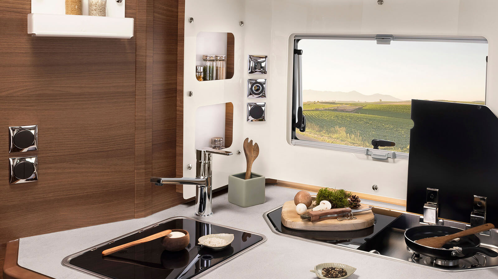 FOTOGRAFÍAS EN EL INTERIOR RAPIDO Autocaravana 696F