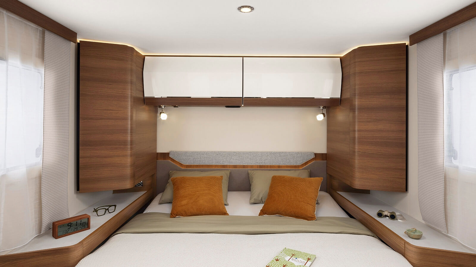 FOTOGRAFÍAS EN EL INTERIOR RAPIDO Autocaravana 696F