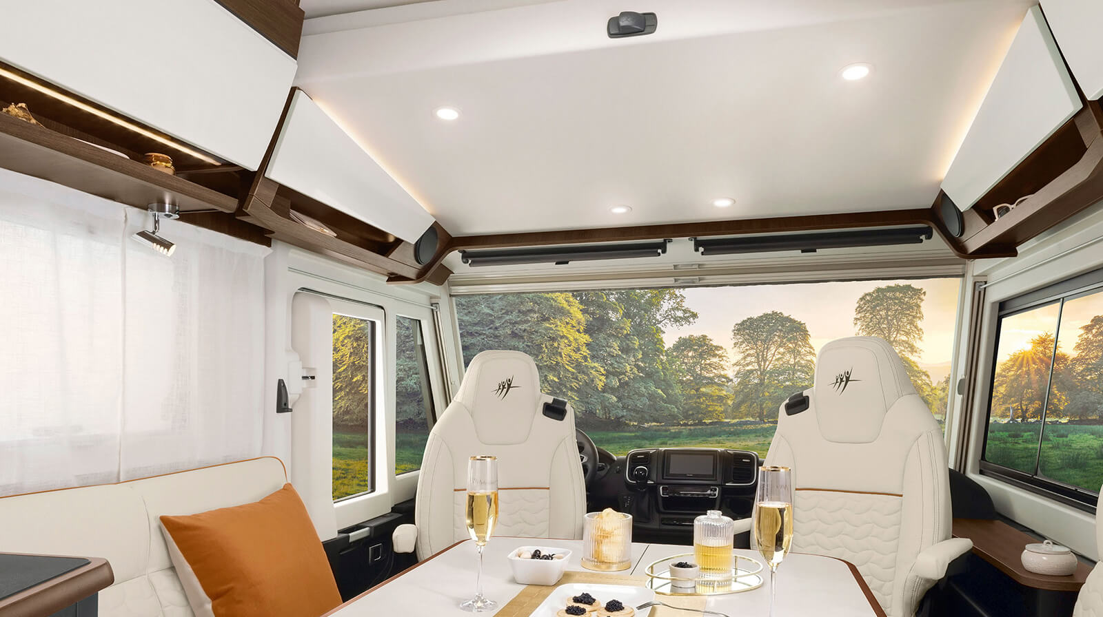 FOTOGRAFÍAS EN EL INTERIOR RAPIDO Autocaravana 8066dF