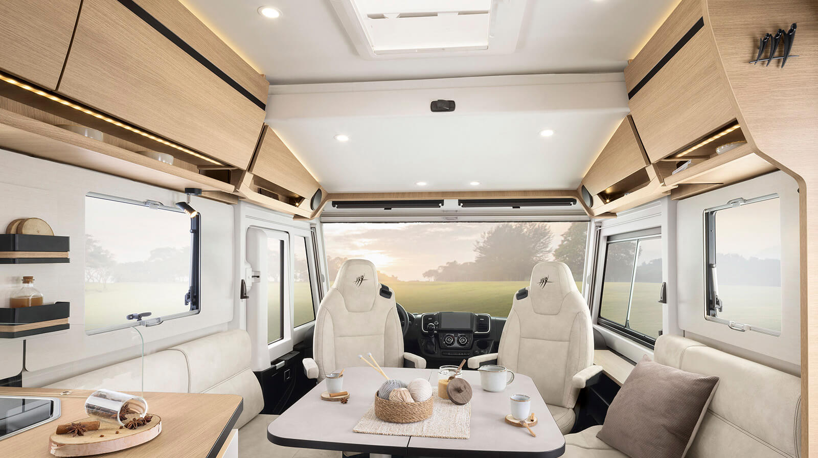 FOTOGRAFÍAS EN EL INTERIOR RAPIDO Autocaravana 8096dF