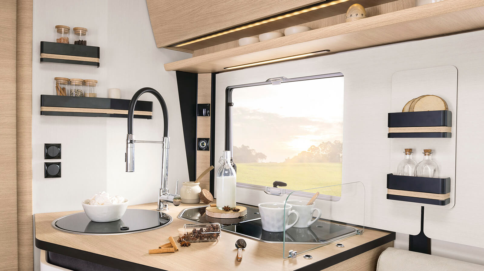 FOTOGRAFÍAS EN EL INTERIOR RAPIDO Autocaravana 8096dF