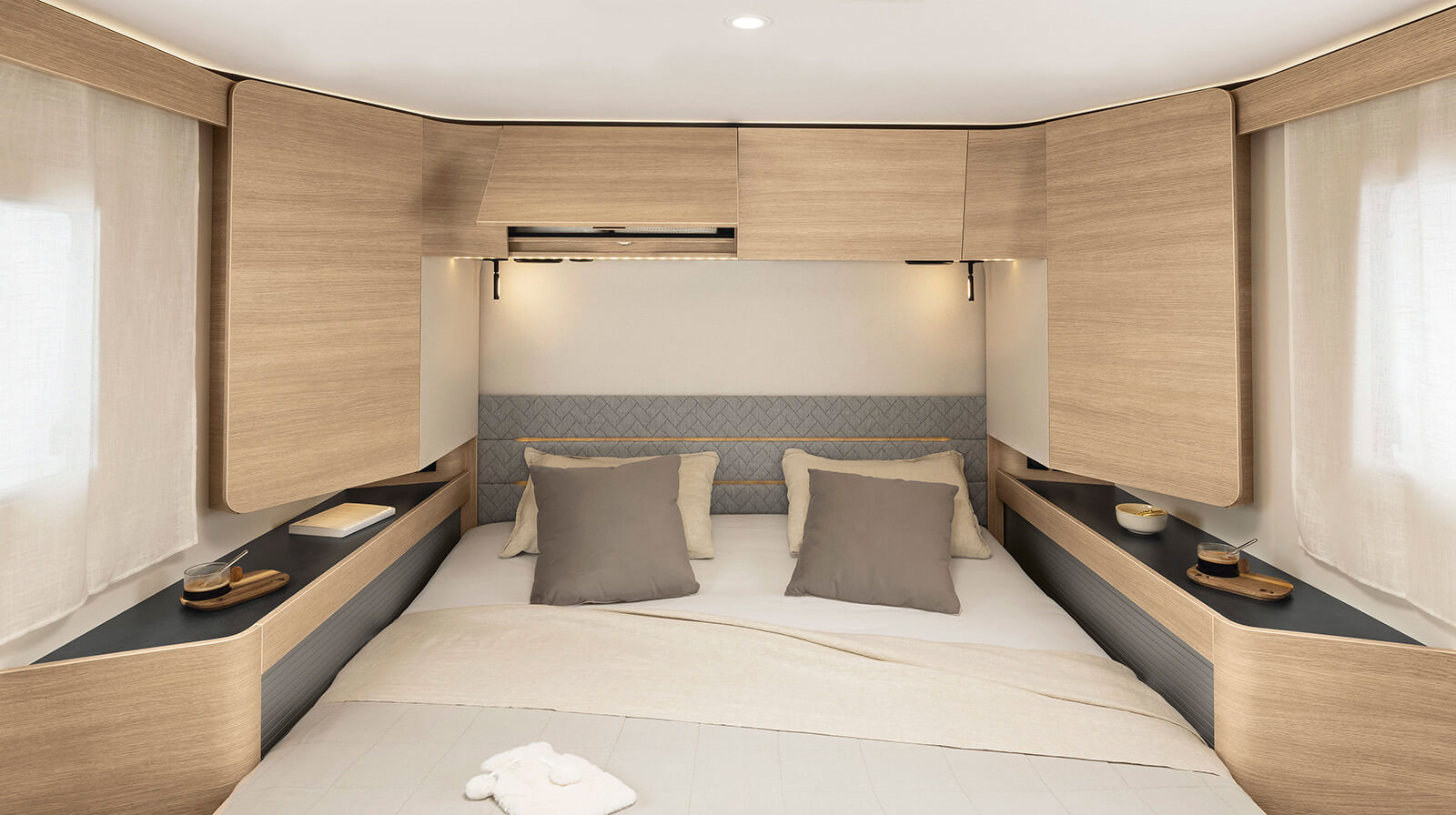 FOTOGRAFÍAS EN EL INTERIOR RAPIDO Autocaravana 8096dF