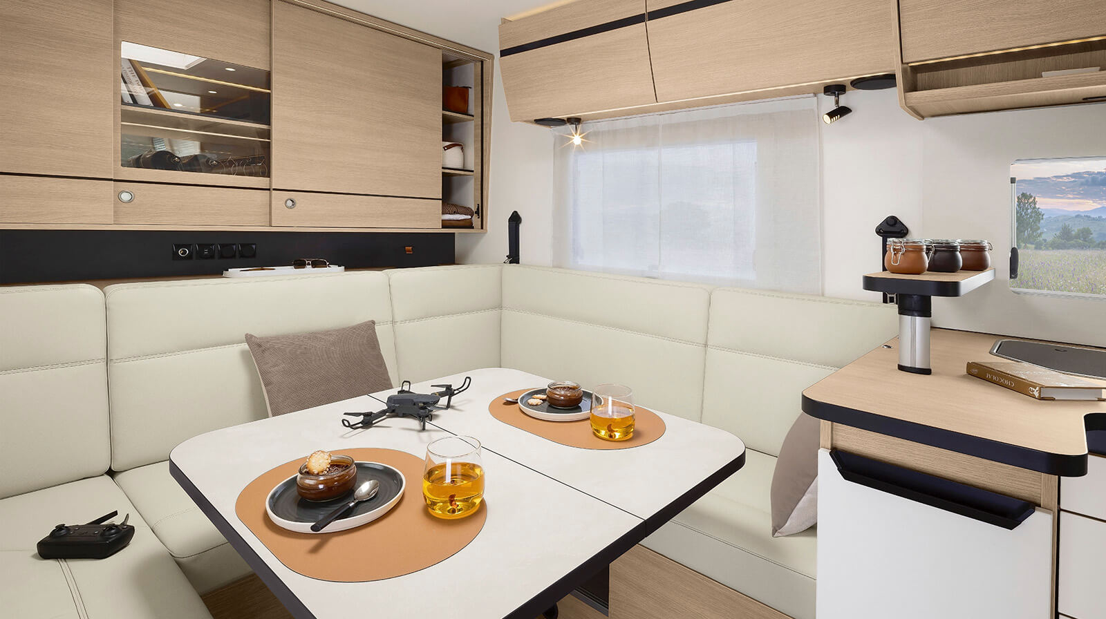 FOTOGRAFÍAS EN EL INTERIOR RAPIDO Autocaravana 854F