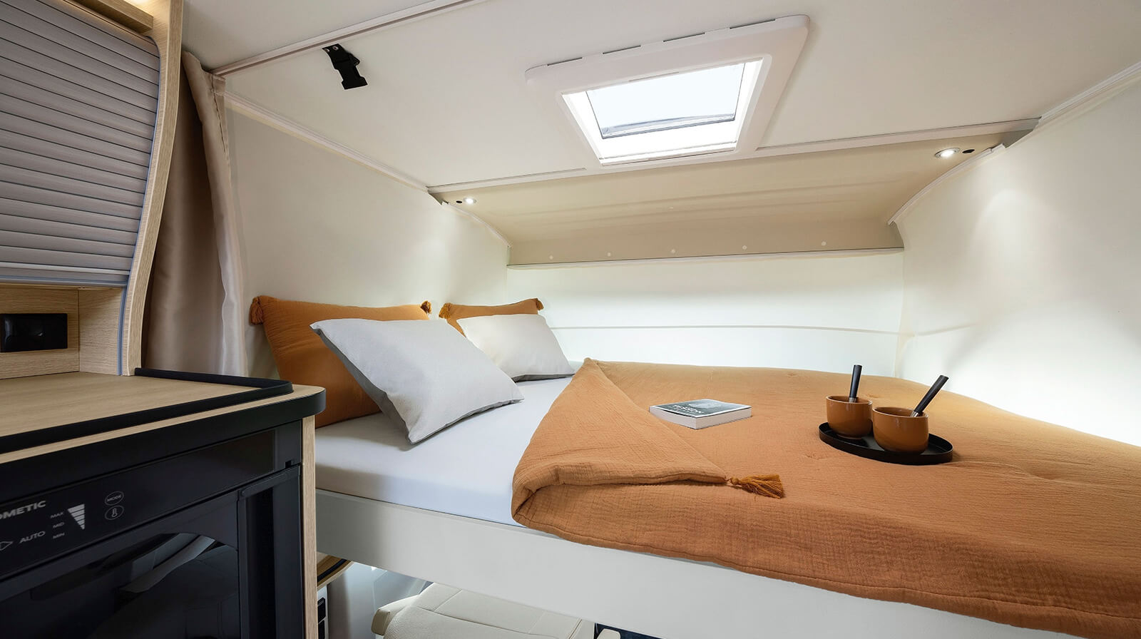 FOTOGRAFÍAS EN EL INTERIOR RAPIDO Autocaravana 854F