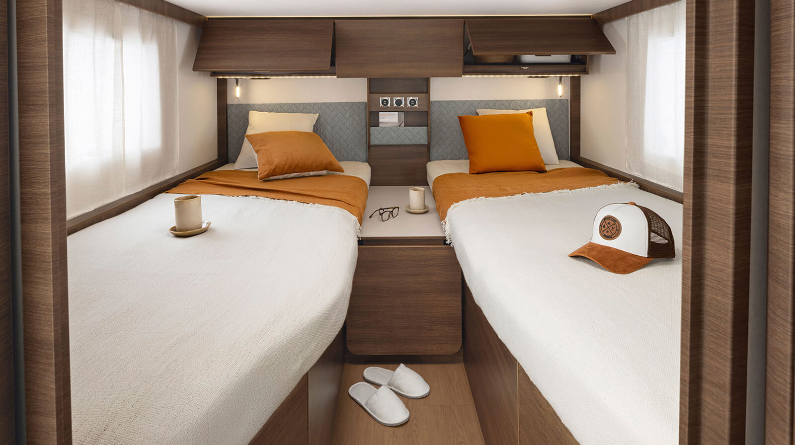 FOTOGRAFÍAS EN EL INTERIOR RAPIDO Autocaravana 866F