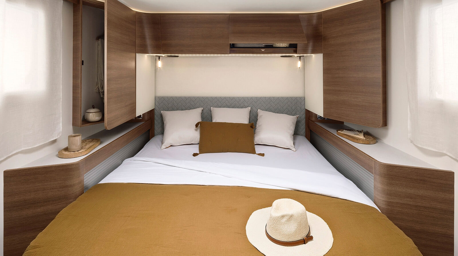 FOTOGRAFÍAS EN EL INTERIOR RAPIDO Autocaravana 896F