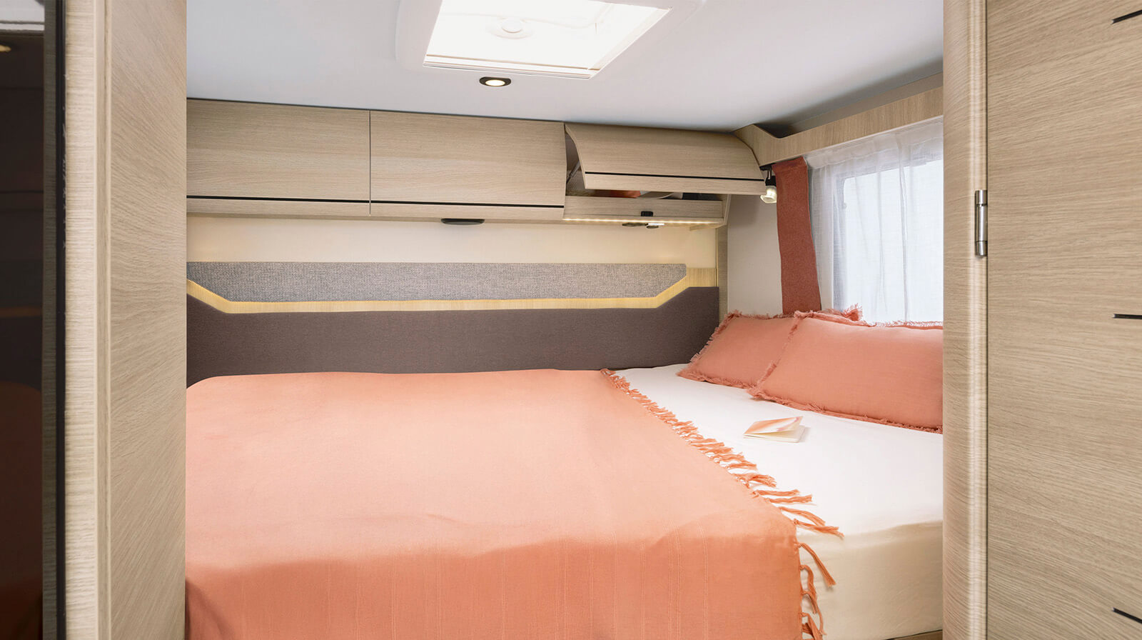 FOTOGRAFÍAS EN EL INTERIOR RAPIDO Autocaravana C03