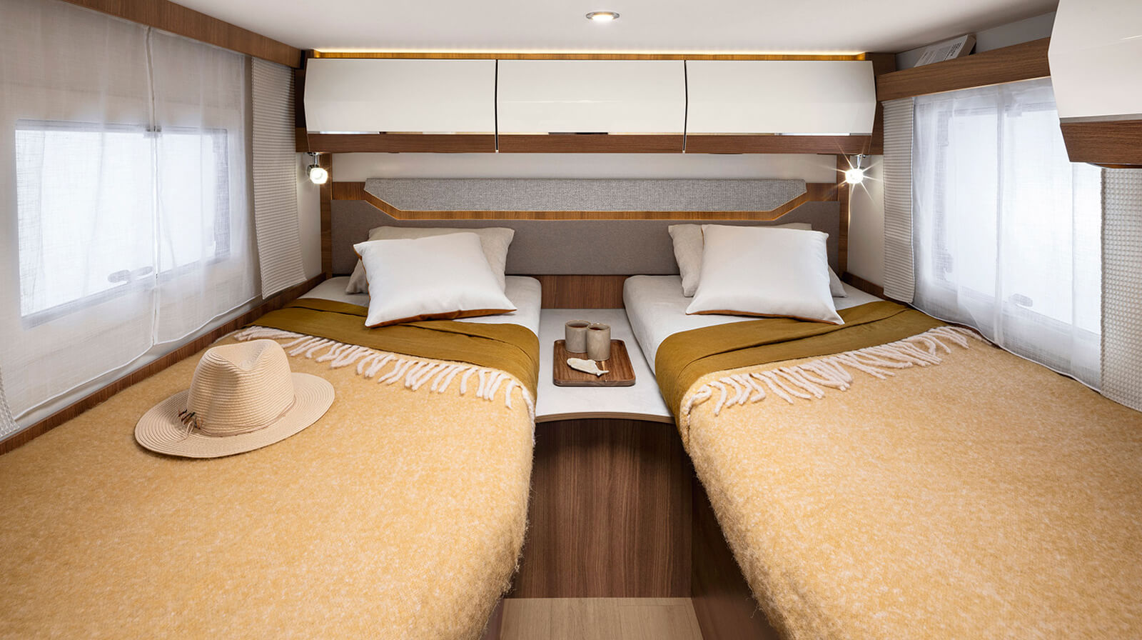 FOTOGRAFÍAS EN EL INTERIOR RAPIDO Autocaravana C55i