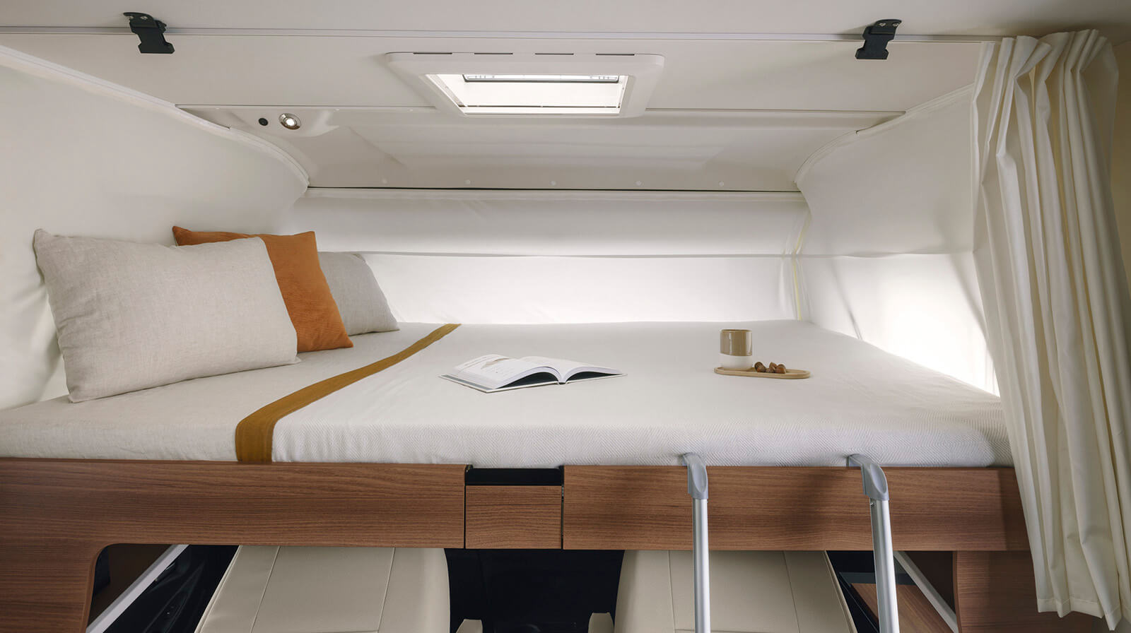 FOTOGRAFÍAS EN EL INTERIOR RAPIDO Autocaravana C55i