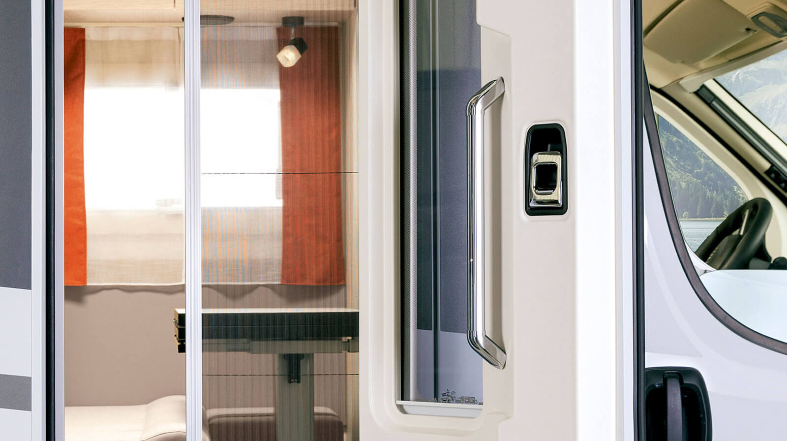 FOTOGRAFÍAS EN EL INTERIOR RAPIDO Autocaravana C55i