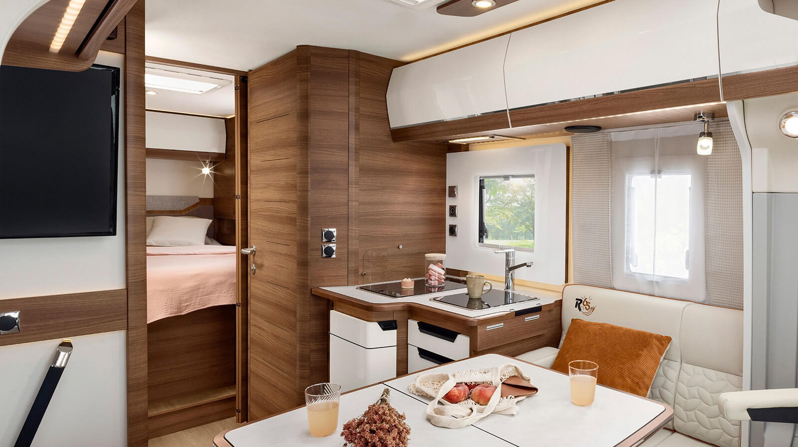 FOTOGRAFÍAS EN EL INTERIOR RAPIDO Autocaravana C86