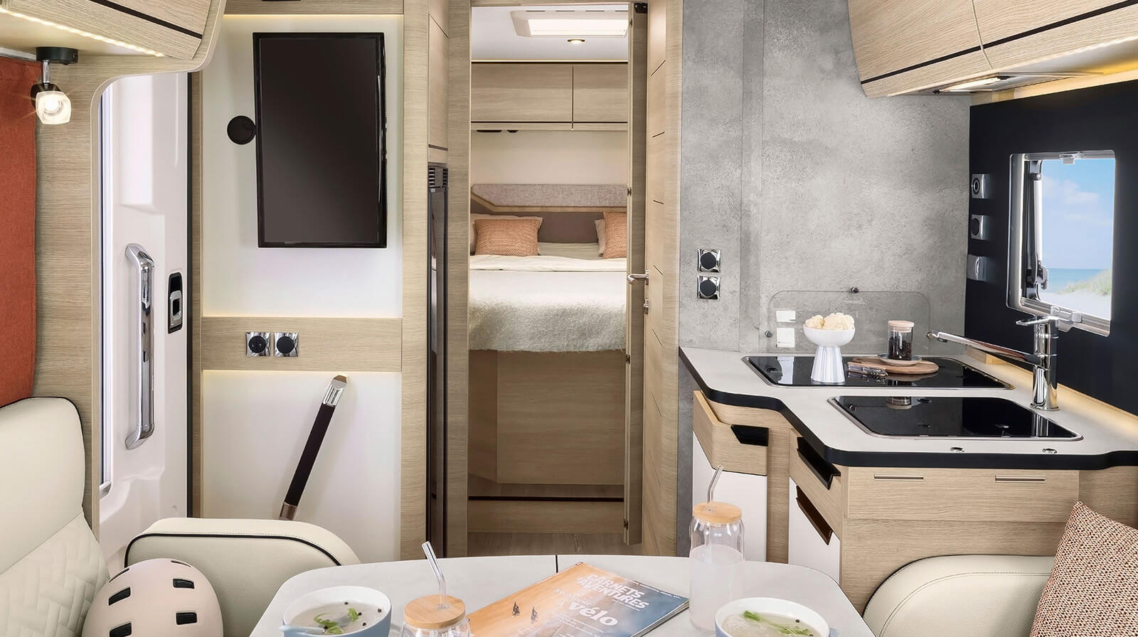 FOTOGRAFÍAS EN EL INTERIOR RAPIDO Autocaravana C86i