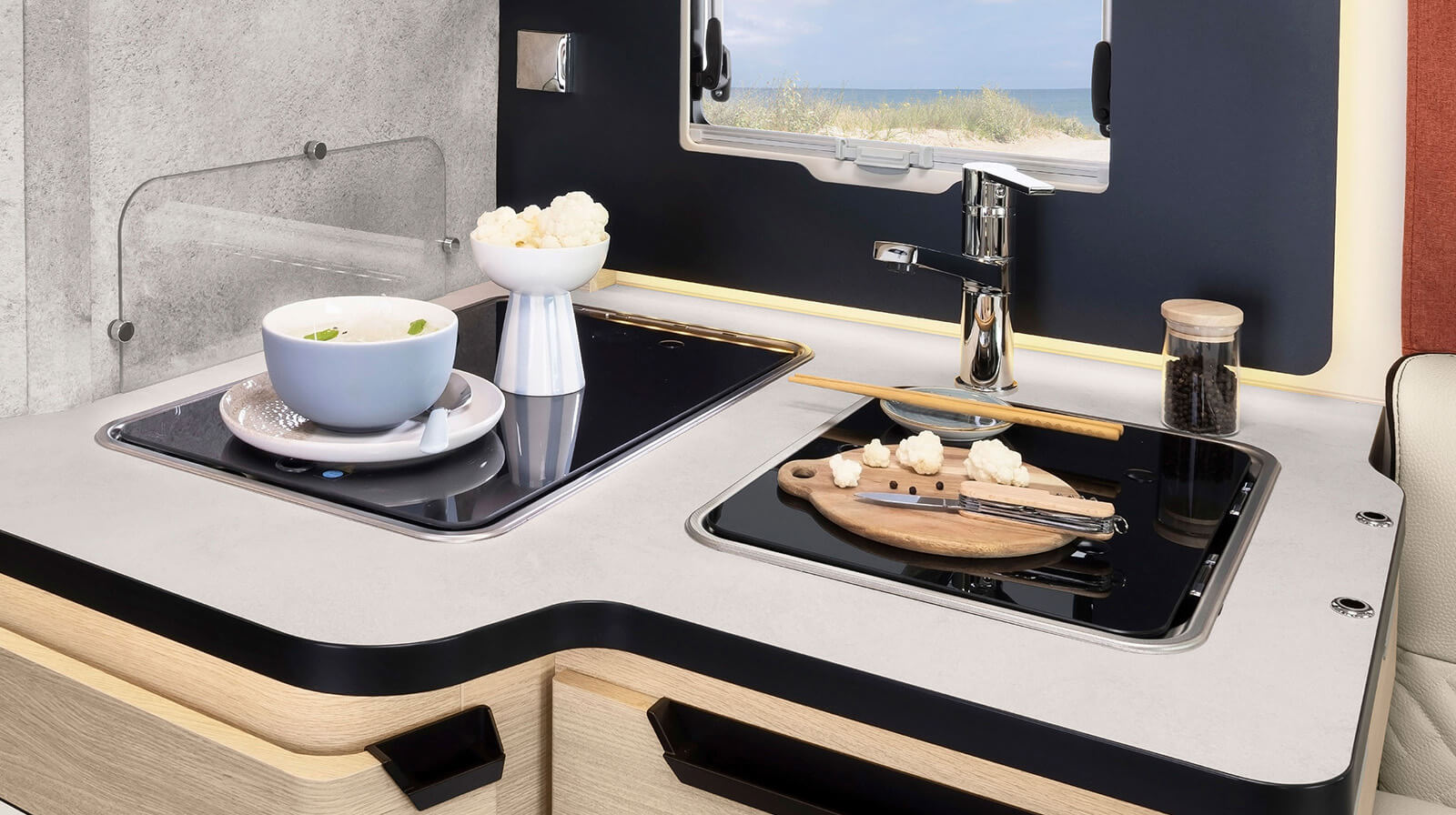 FOTOGRAFÍAS EN EL INTERIOR RAPIDO Autocaravana C86i