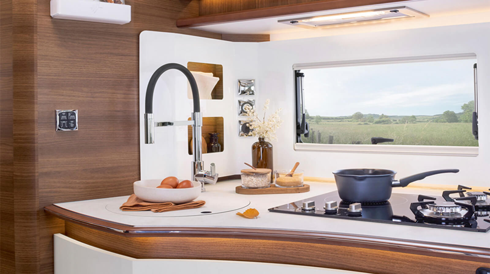 FOTOGRAFÍAS EN EL INTERIOR RAPIDO Autocaravana i166M