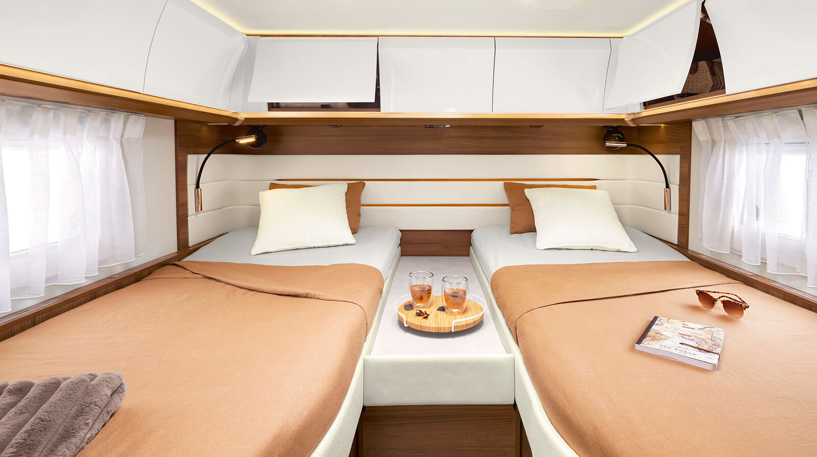 FOTOGRAFÍAS EN EL INTERIOR RAPIDO Autocaravana i166M