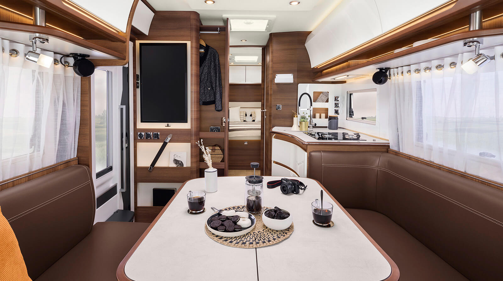 FOTOGRAFÍAS EN EL INTERIOR RAPIDO Autocaravana i196M