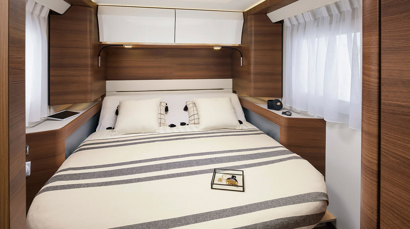 FOTOGRAFÍAS EN EL INTERIOR RAPIDO Autocaravana i196M