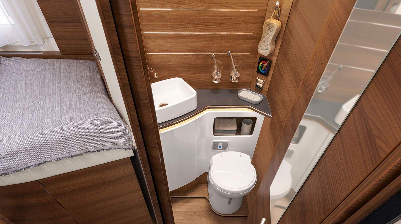 FOTOGRAFÍAS EN EL INTERIOR RAPIDO Autocaravana i66M ALDE