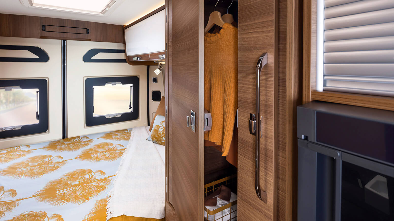 FOTOGRAFÍAS EN EL INTERIOR RAPIDO Autocaravana V55