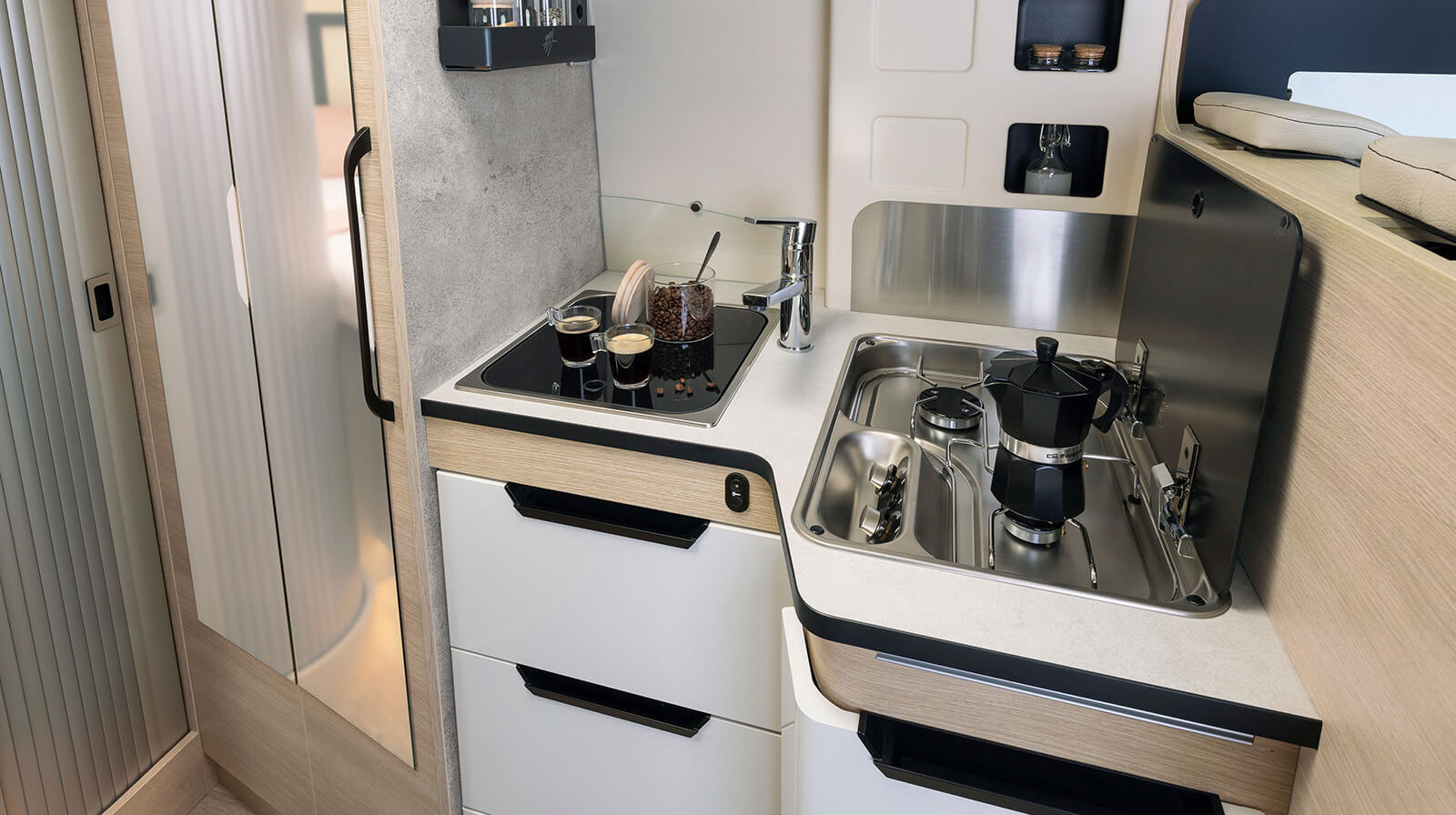 FOTOGRAFÍAS EN EL INTERIOR RAPIDO Autocaravana V62