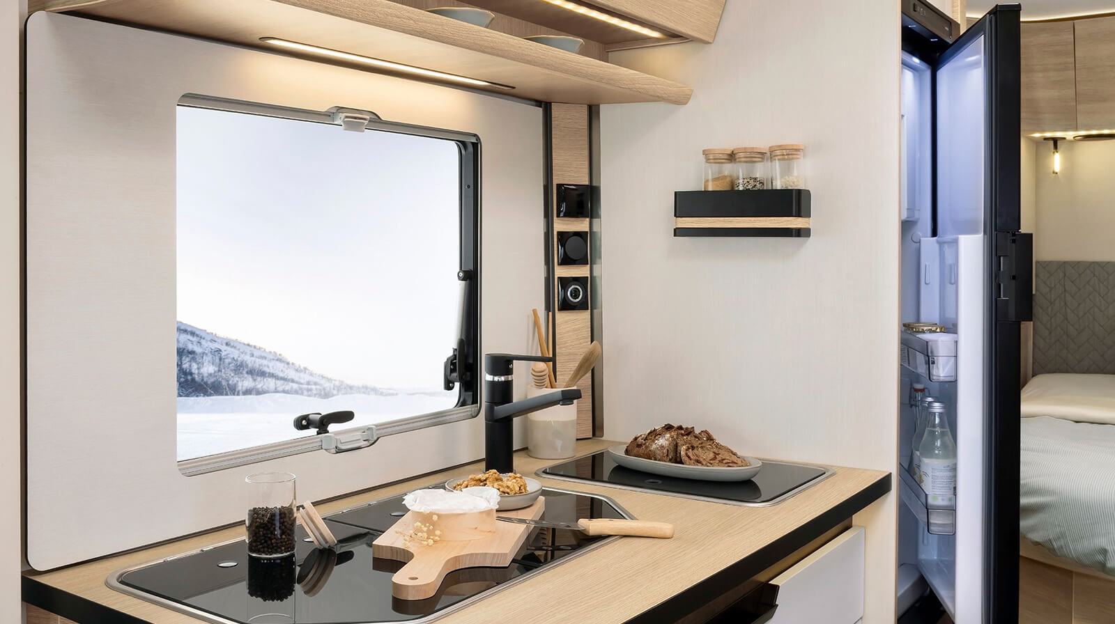 FOTOGRAFÍAS EN EL INTERIOR RAPIDO Autocaravana 850F