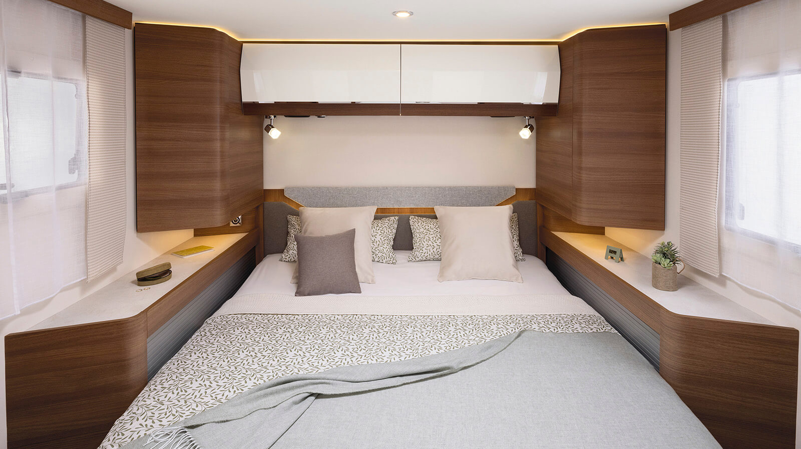 FOTOGRAFÍAS EN EL INTERIOR RAPIDO Autocaravana 896F