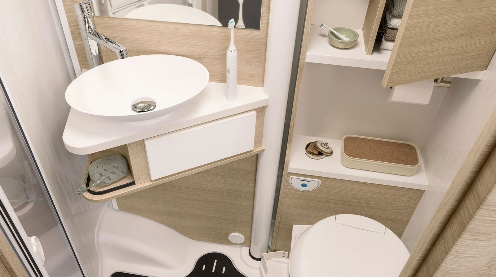 FOTOGRAFÍAS EN EL INTERIOR RAPIDO Autocaravana C55