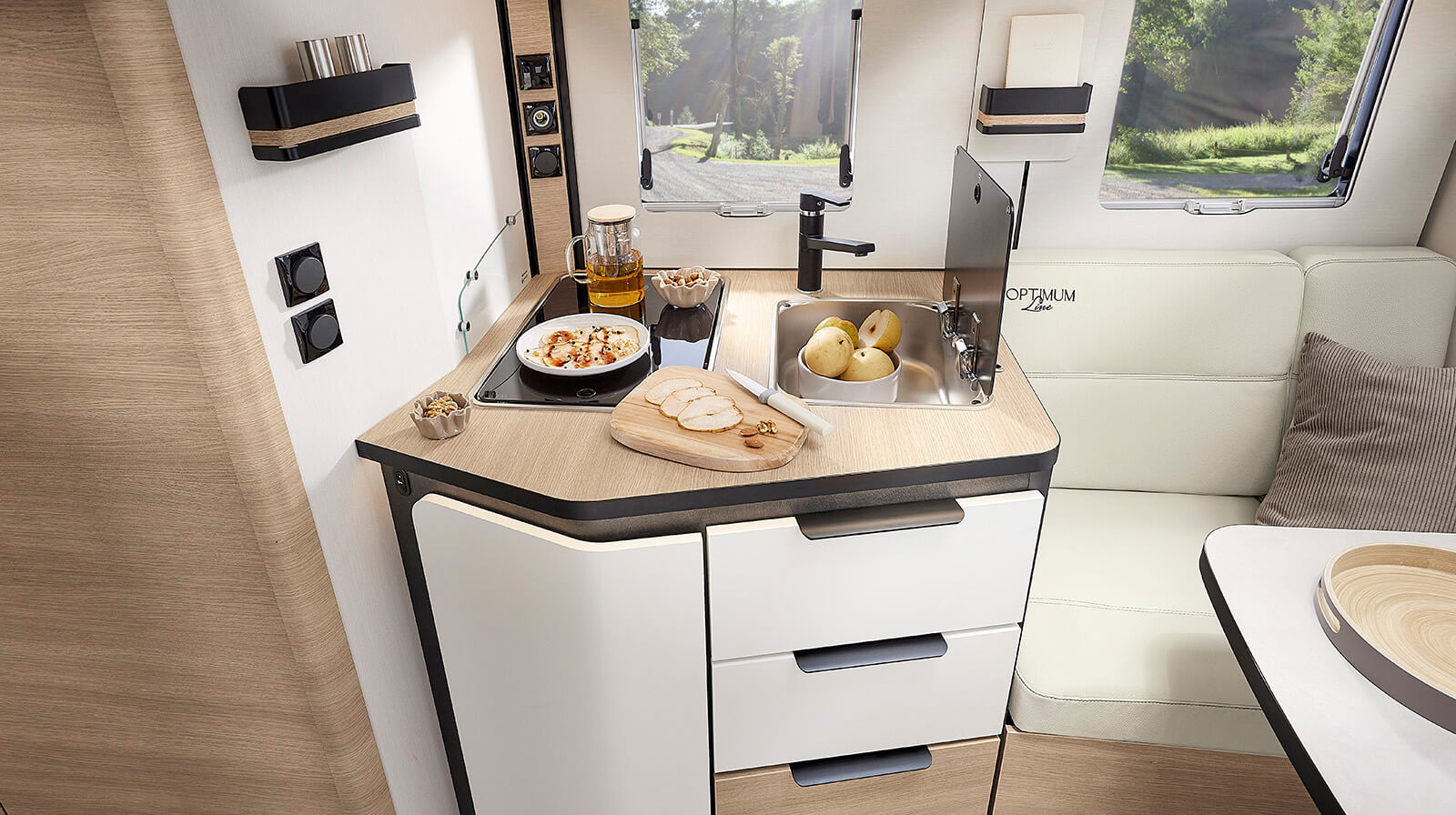 FOTOGRAFÍAS EN EL INTERIOR RAPIDO Autocaravana C66