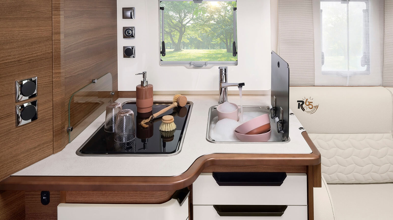 FOTOGRAFÍAS EN EL INTERIOR RAPIDO Autocaravana C86