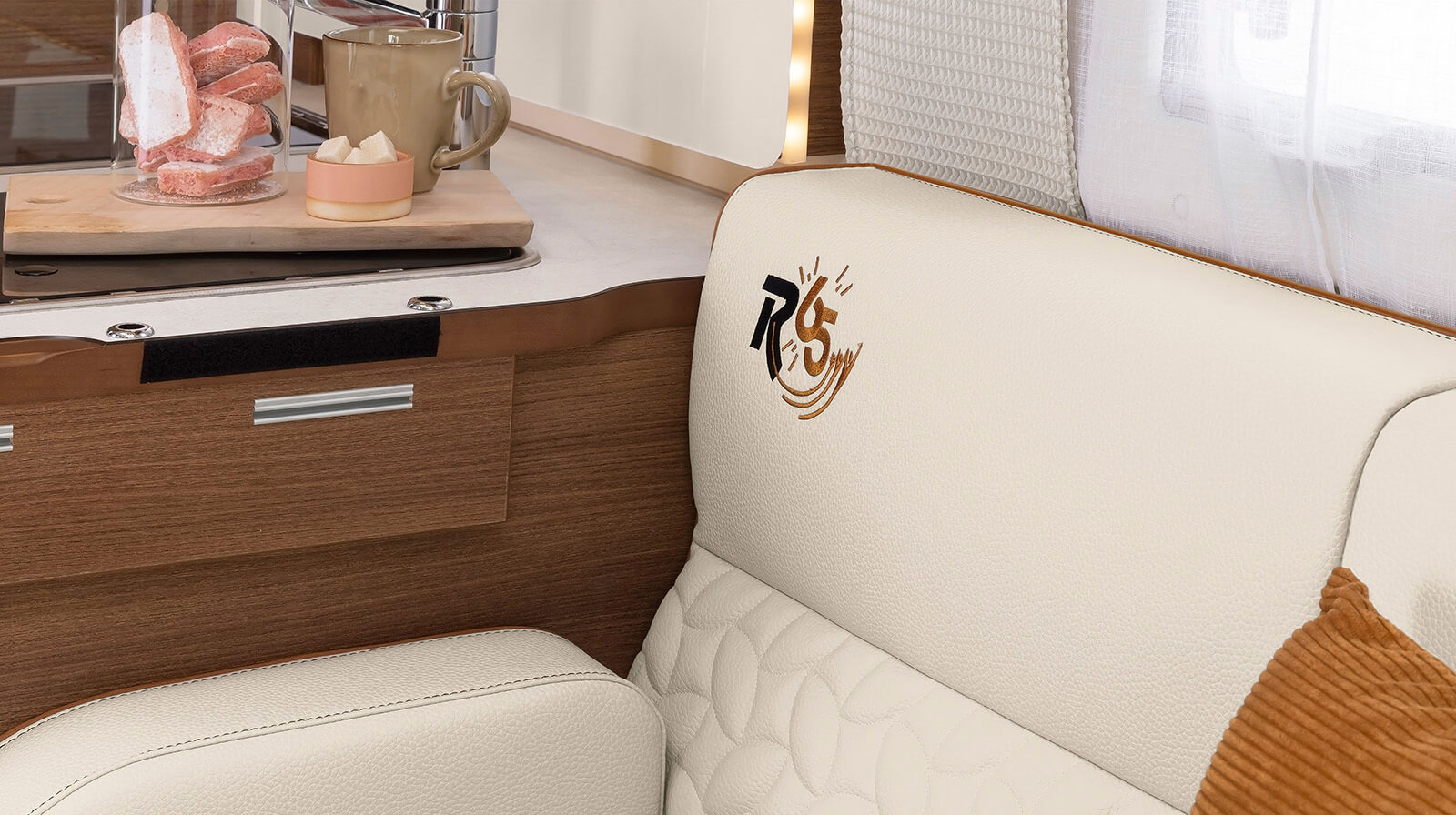 FOTOGRAFÍAS EN EL INTERIOR RAPIDO Autocaravana C86