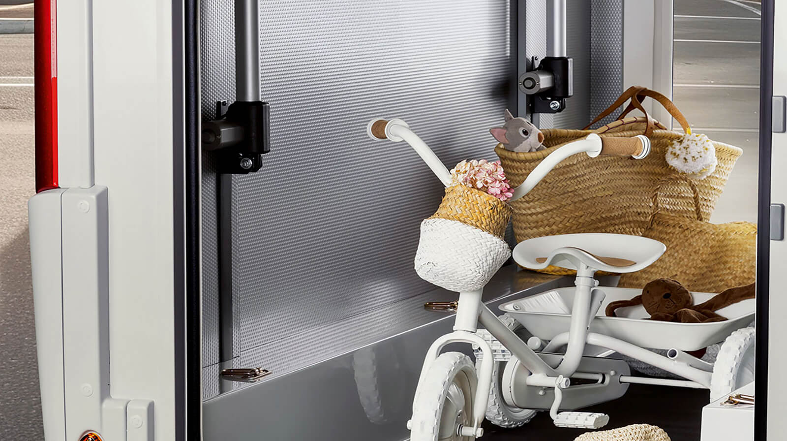 FOTOGRAFÍAS EN EL INTERIOR RAPIDO Autocaravana C86i