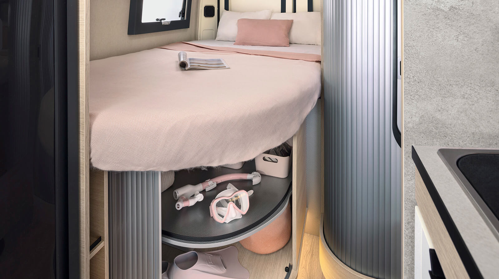 FOTOGRAFÍAS EN EL INTERIOR RAPIDO Autocaravana V62